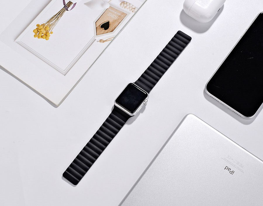 LPAW121 Lippa Apple Watch Magnetisk Silikonerem 42 44 45 49, Sort 2