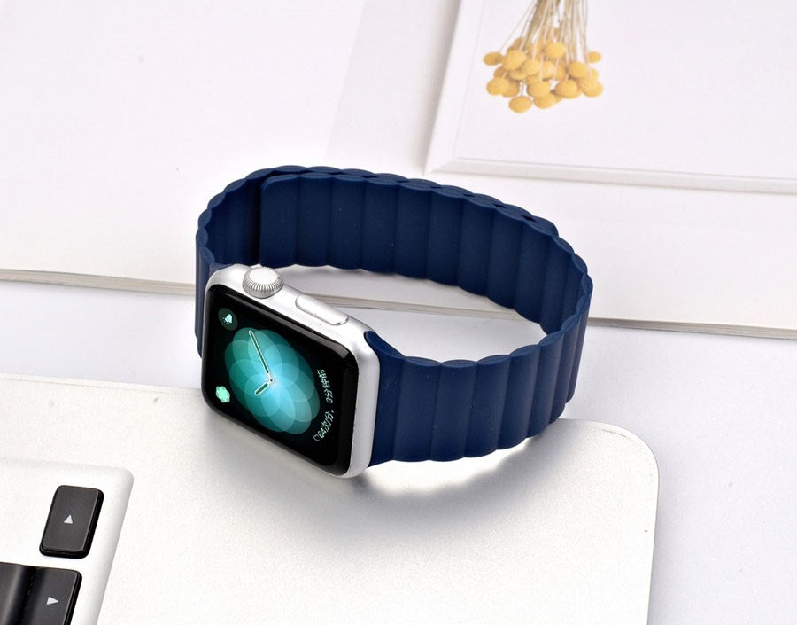 LPAW085 Lippa Apple Watch Magnetisk Silikonerem 38 40 41, Navyblå 3