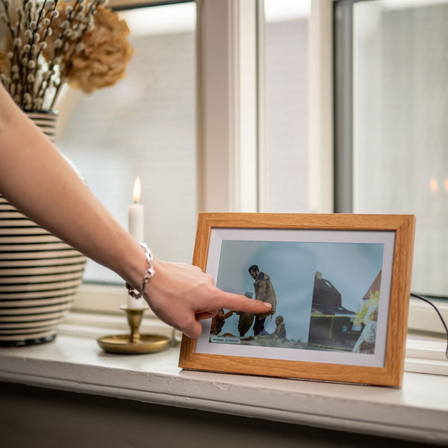 LPFR10W Lippa 10 Tommer Frameo Digital Billederamme, Træramme 10