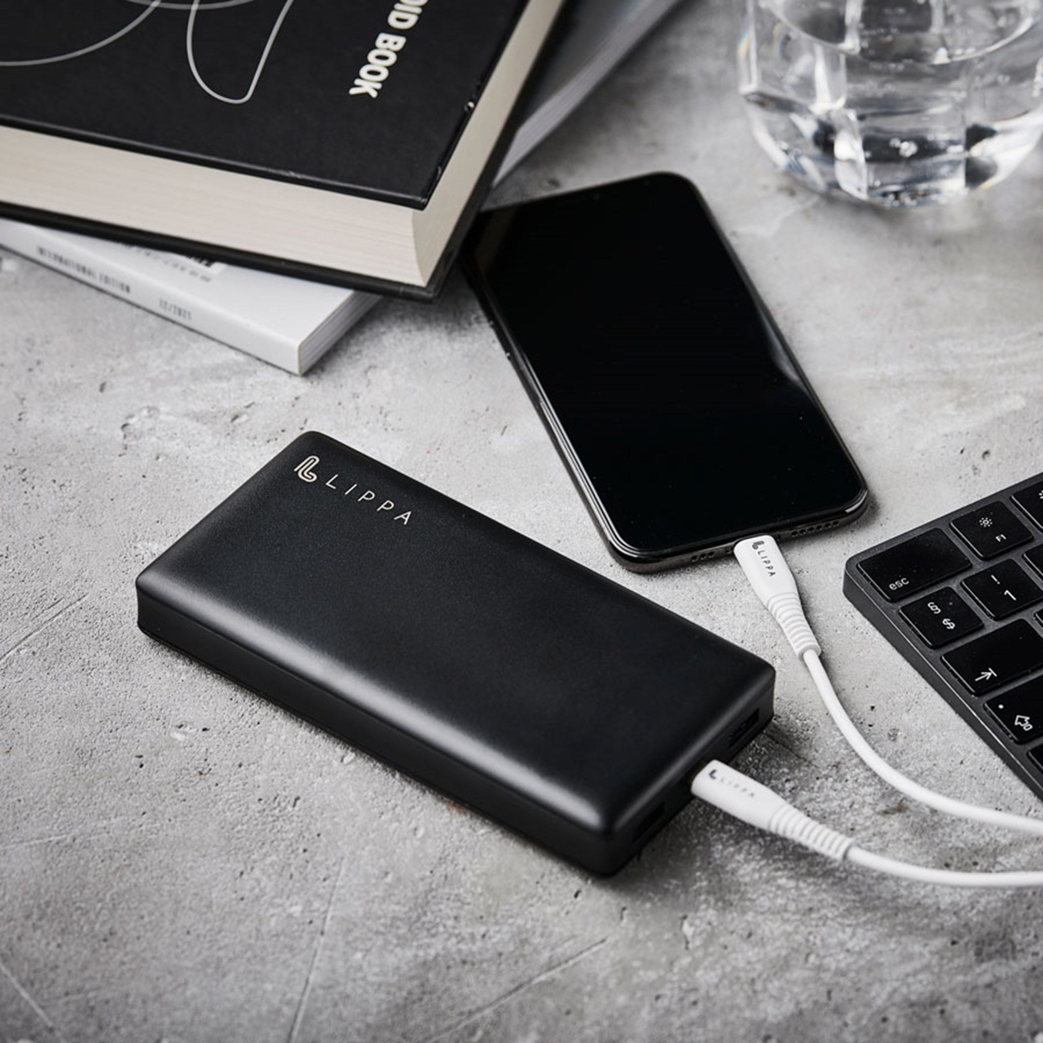 LPPB20000FC Lippa 20.000 Mah Powerbank 18W USB C PD & 2 X QC USB A Output, Black Mørk